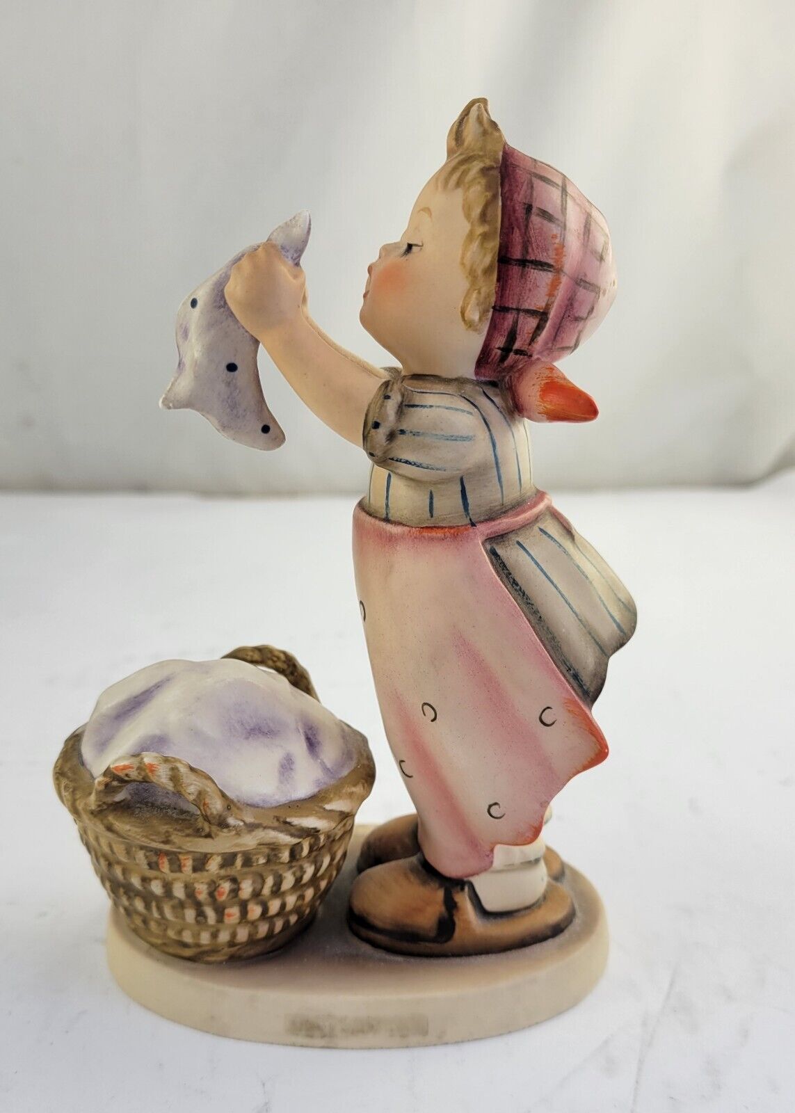 Hummel porceline figurine good