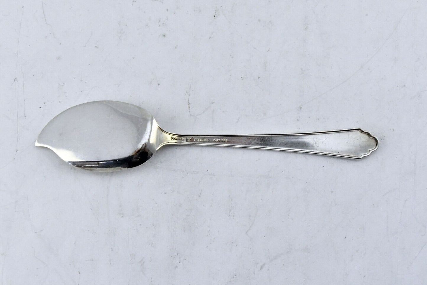 William & Mary by Lunt Sterling Silver 6" Solid Jelly server Spoon .74 oz.