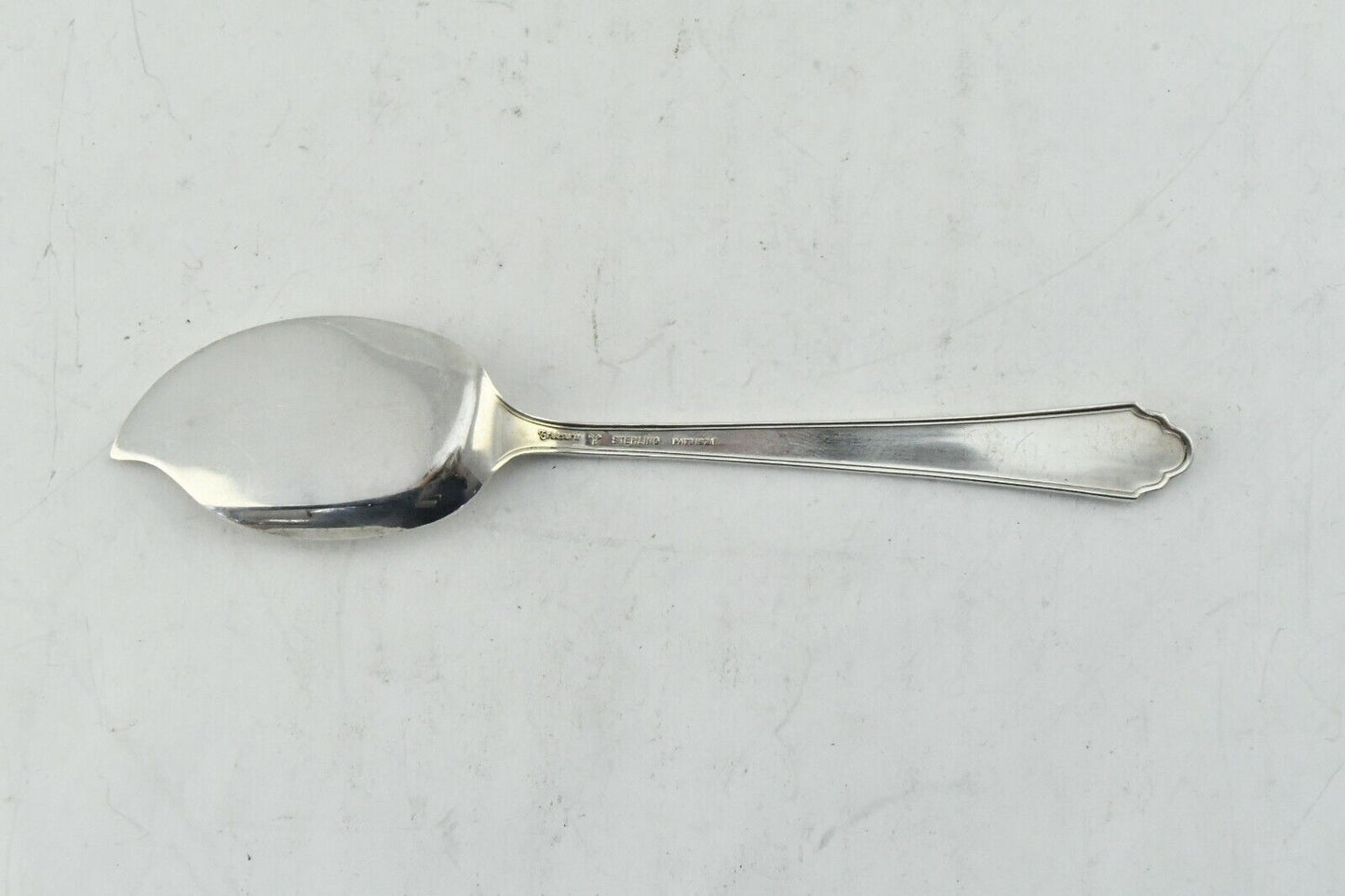 William & Mary by Lunt Sterling Silver 6" Solid Jelly server Spoon .74 oz.