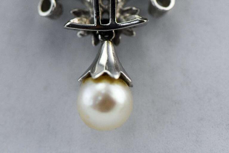 Classic 18kt White Gold Filigree with Pearl and 5 Diamond Pendant Charm