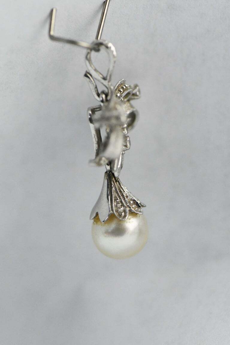 Classic 18kt White Gold Filigree with Pearl and 5 Diamond Pendant Charm