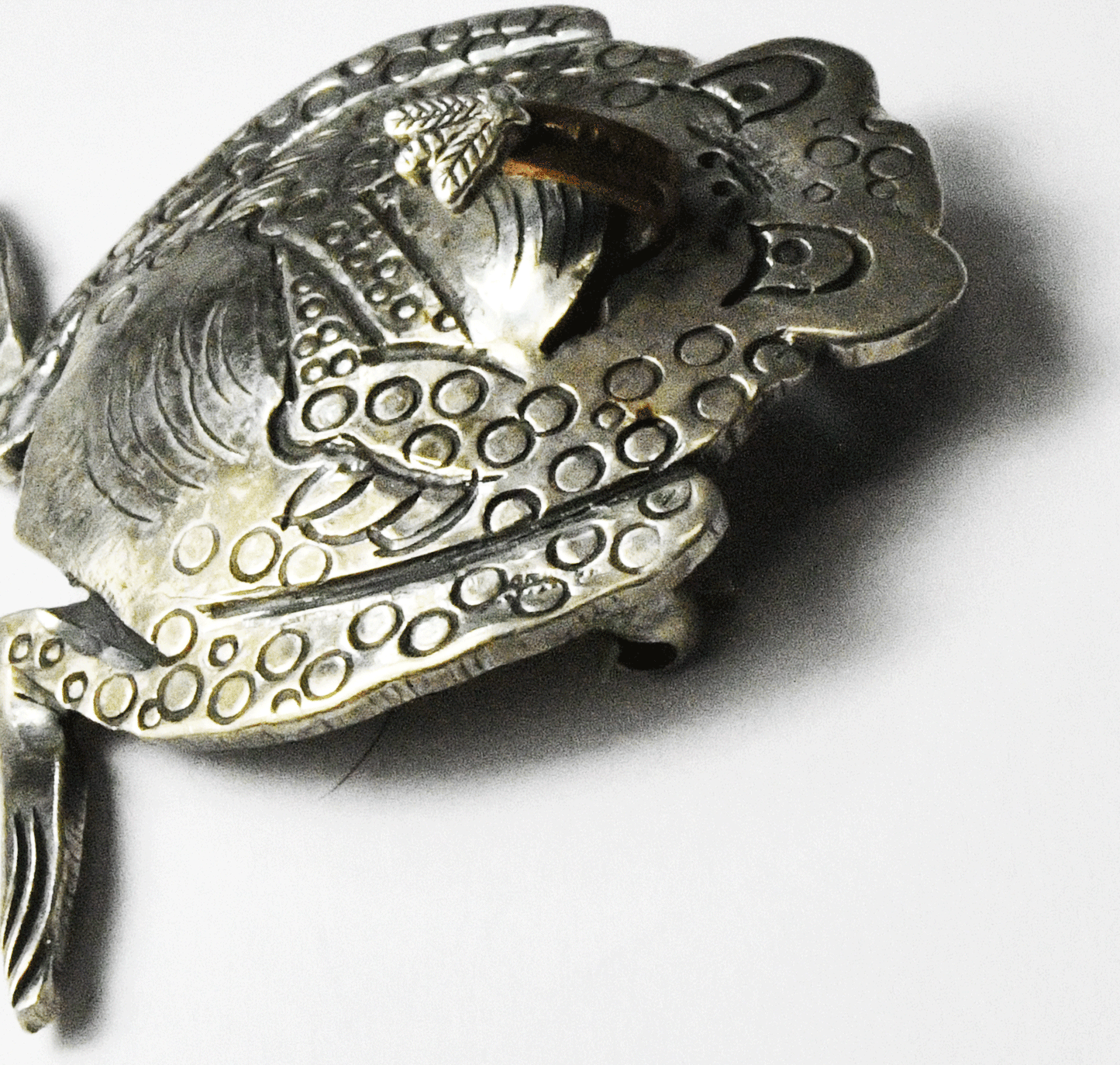 Sterling Clarence Lee Frog Catching Fly Extended Tongue Brooch Pin 39mm x 32mm