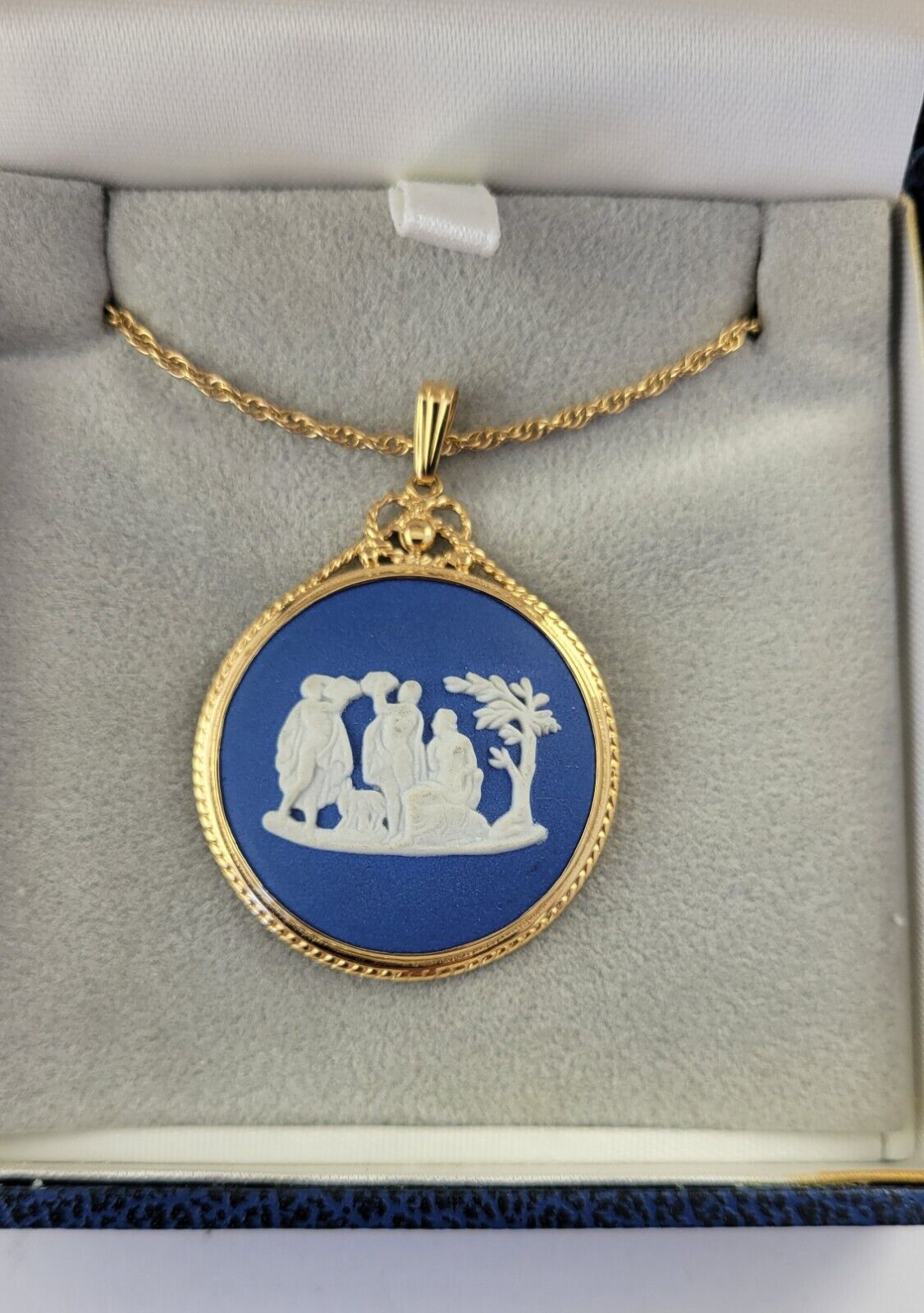 Wedgwood Gold Tone 18” Necklace With Blue Cameo Pendant w/Box England