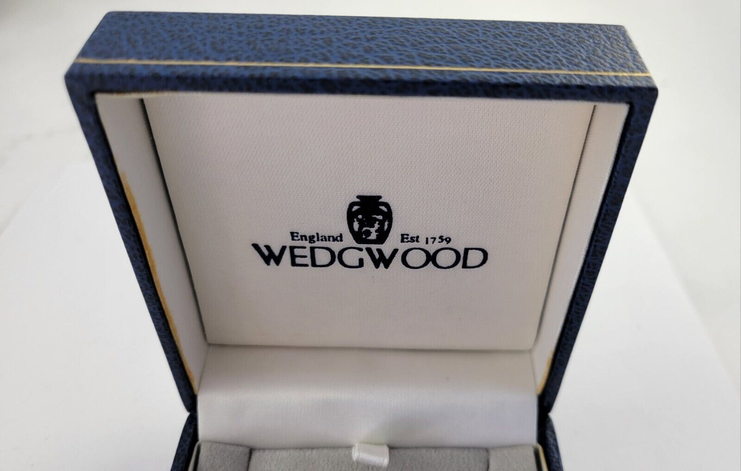 Wedgwood Gold Tone 18” Necklace With Blue Cameo Pendant w/Box England