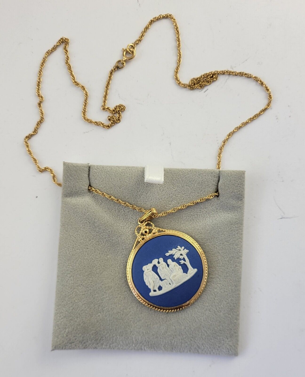 Wedgwood Gold Tone 18” Necklace With Blue Cameo Pendant w/Box England