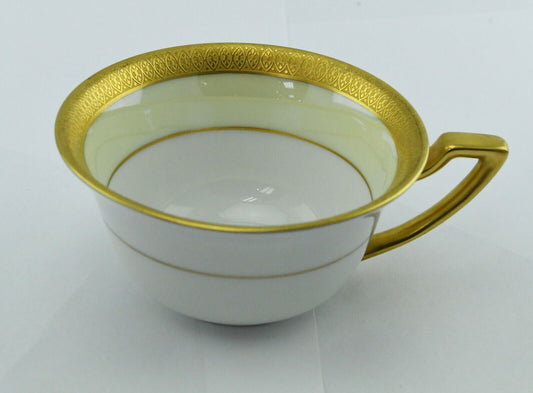 Clifton by TIRSCHENREUTH China Cream 4246 Gold Verge Bavaria Tea Cup